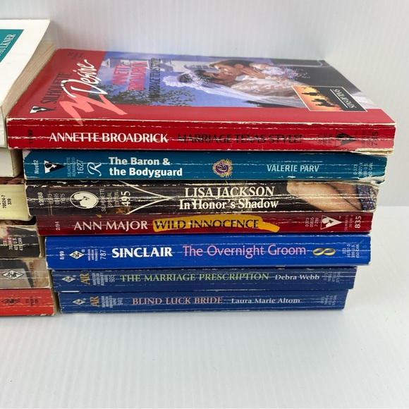 Romance Novels Lot of 13 Mixed Harlequin Silhouette Supernovels - Picture 6 of 9